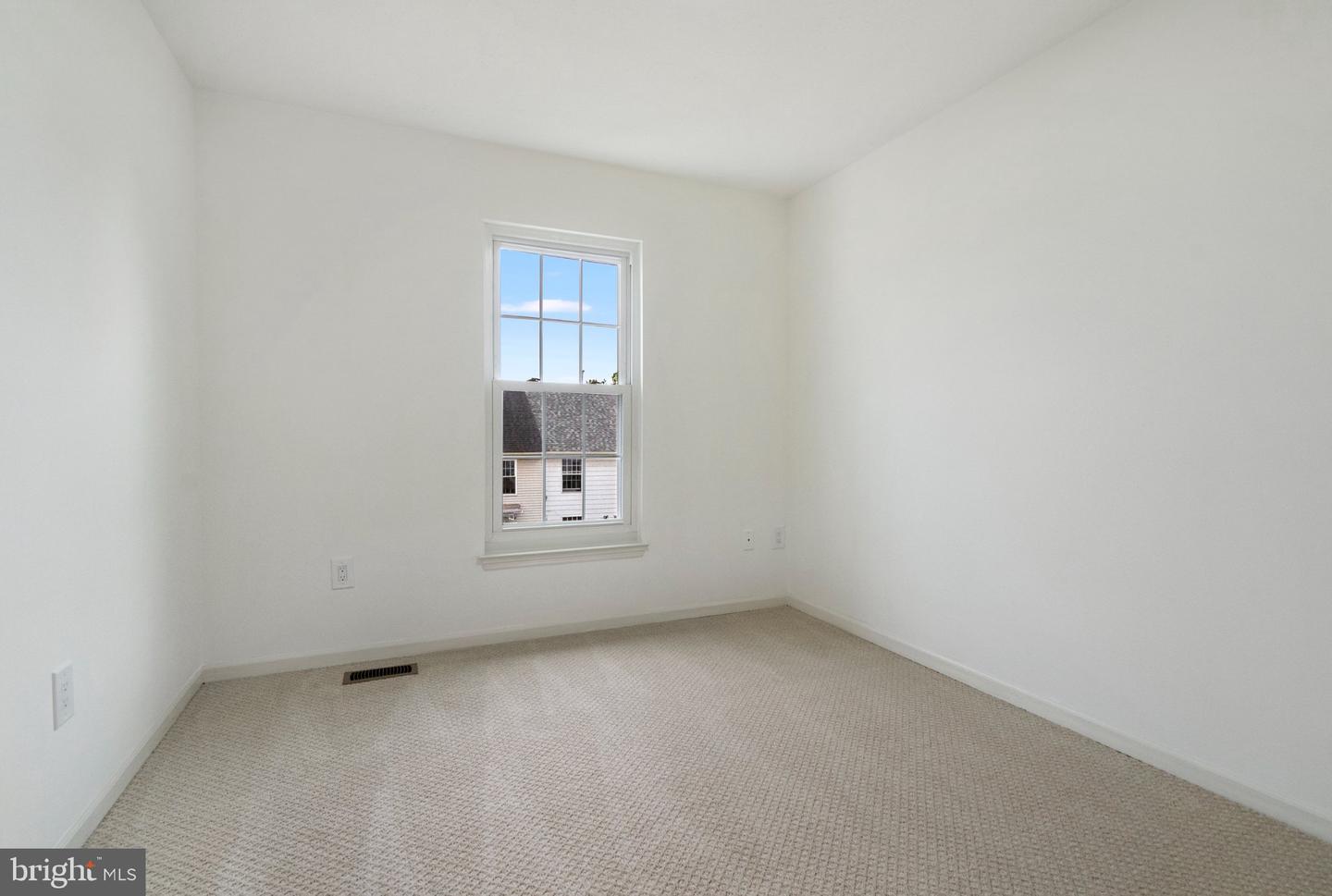 510 Hollyberry Way Property Photo 16