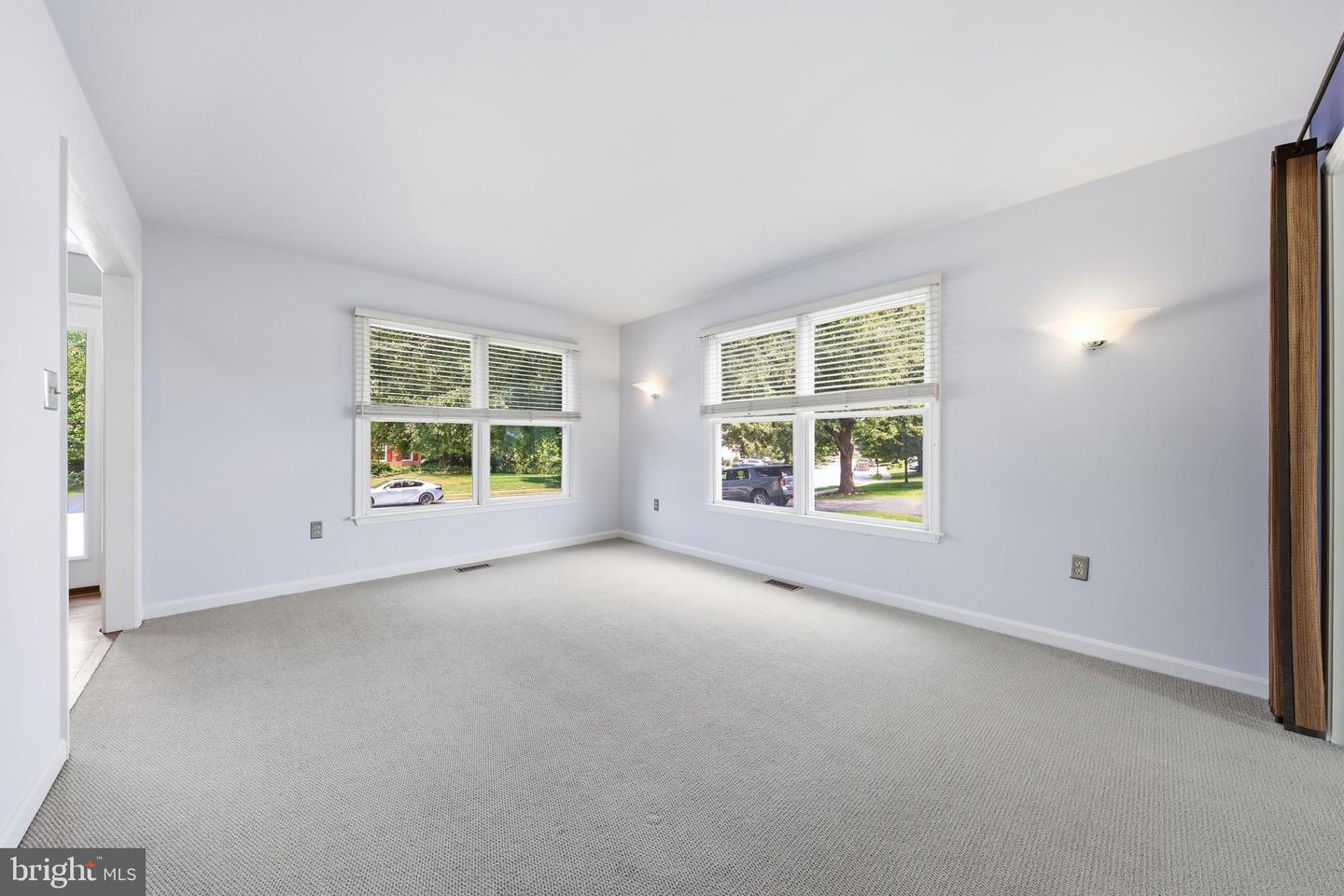 6101 Fieldcrest Dr Property Photo 4