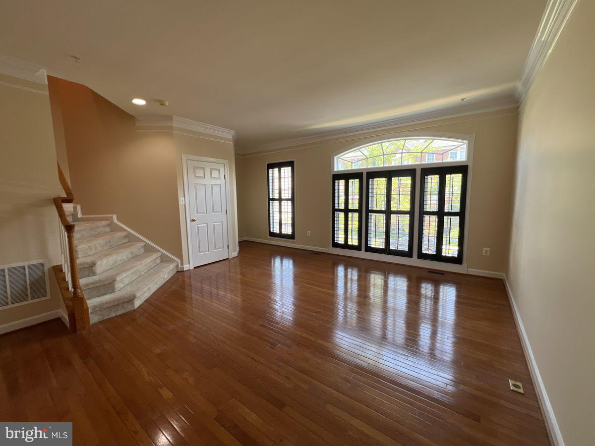 3922 Shawfield Ln Property Photo 3