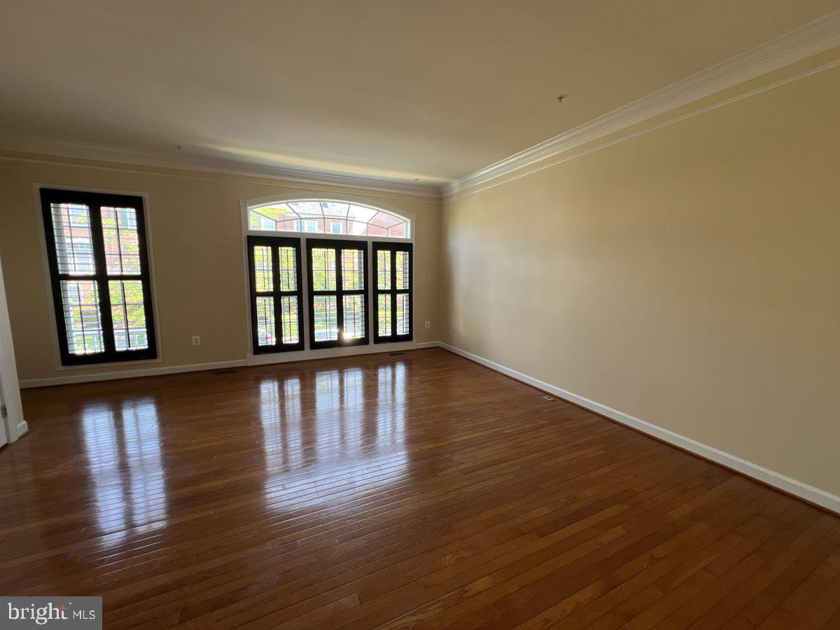 3922 Shawfield Ln Property Photo 4