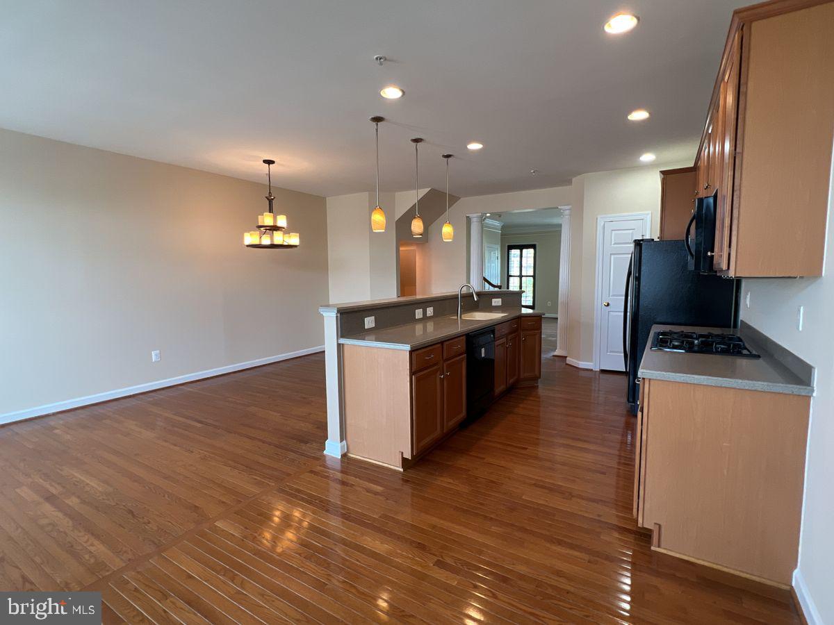 3922 Shawfield Ln Property Photo 6