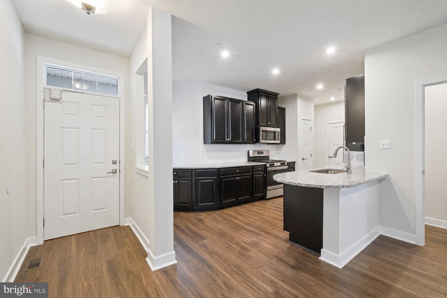 5311 Crape Myrtle Dr Property Photo 3