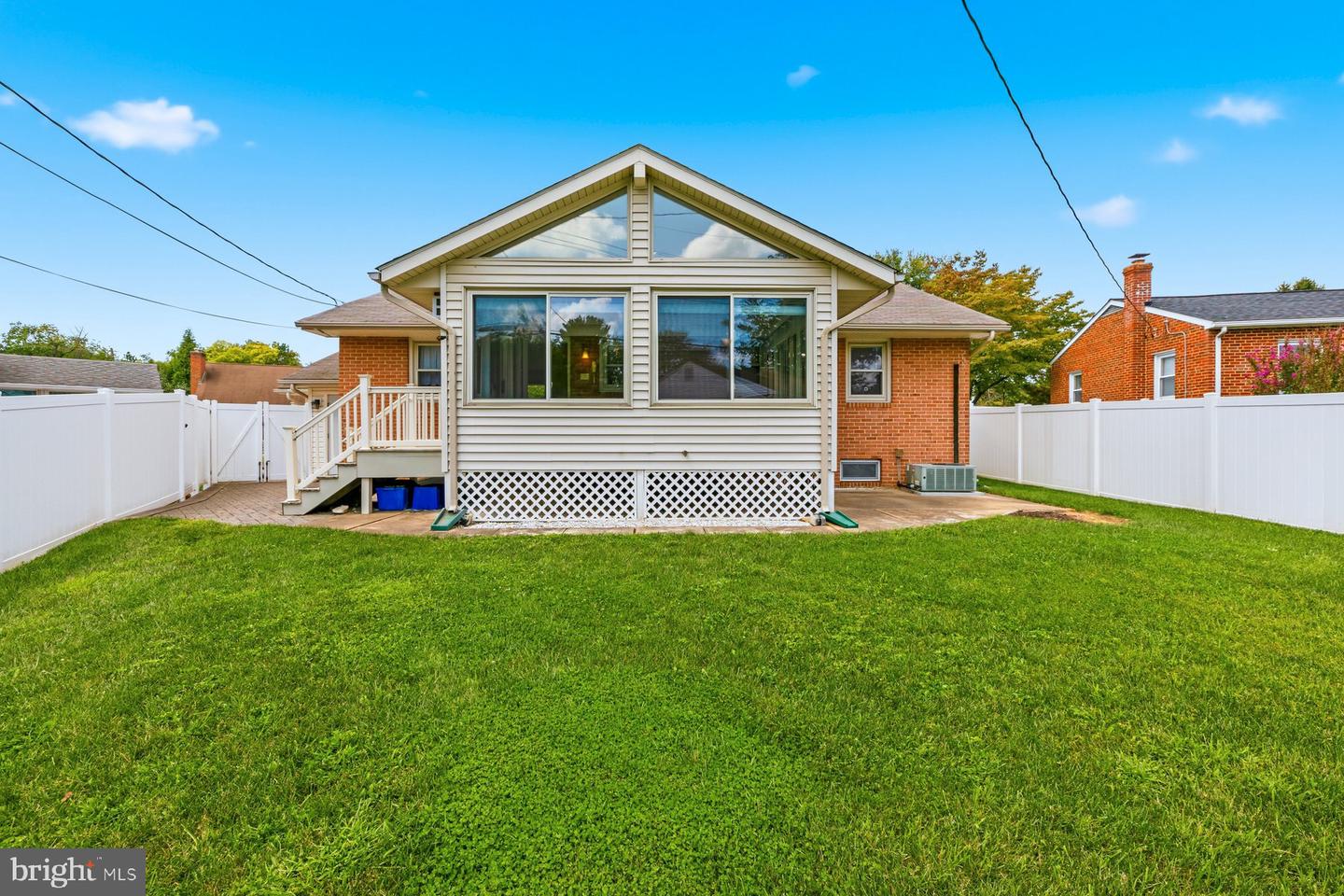 802 Young Pl Property Photo 3