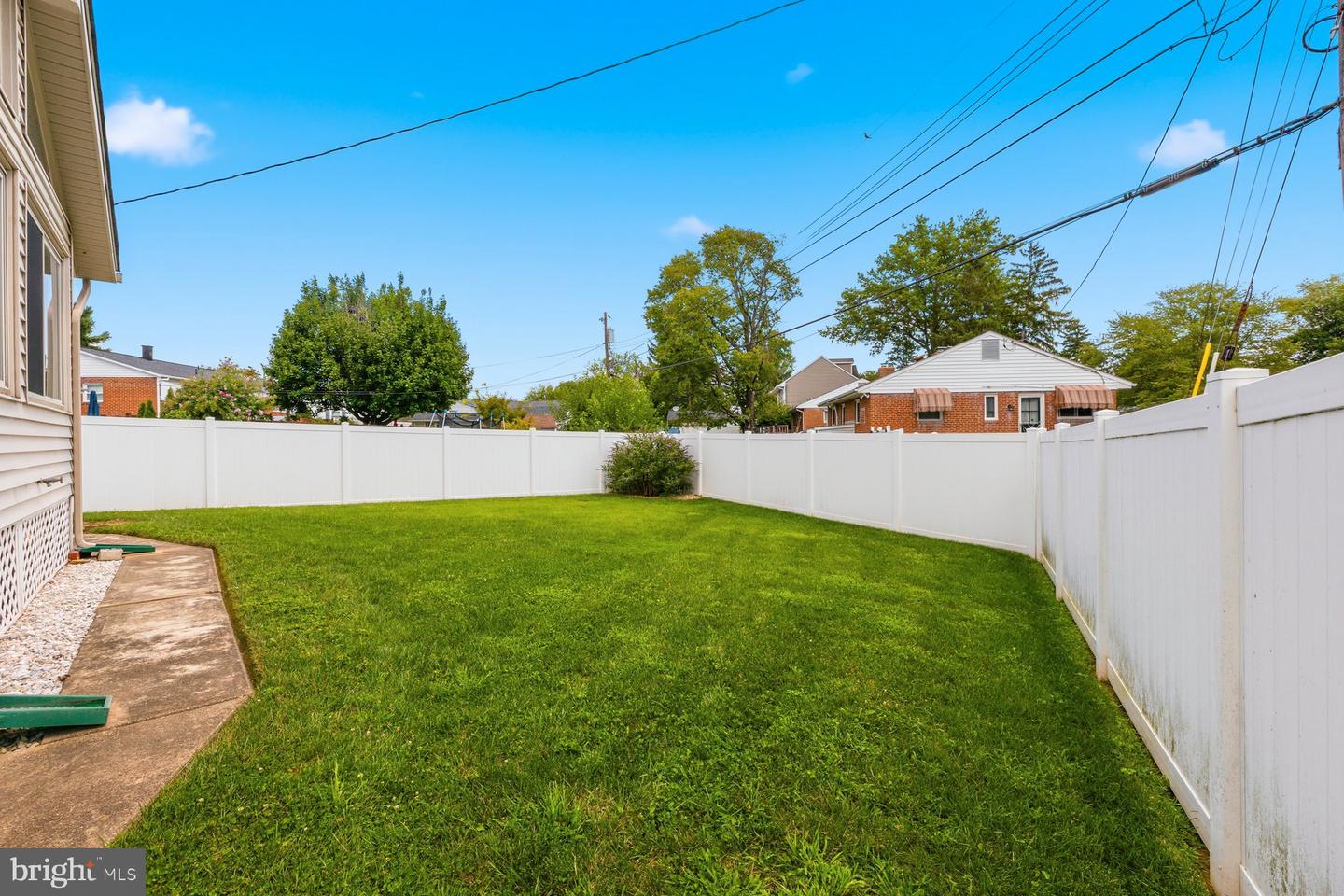 802 Young Pl Property Photo 4