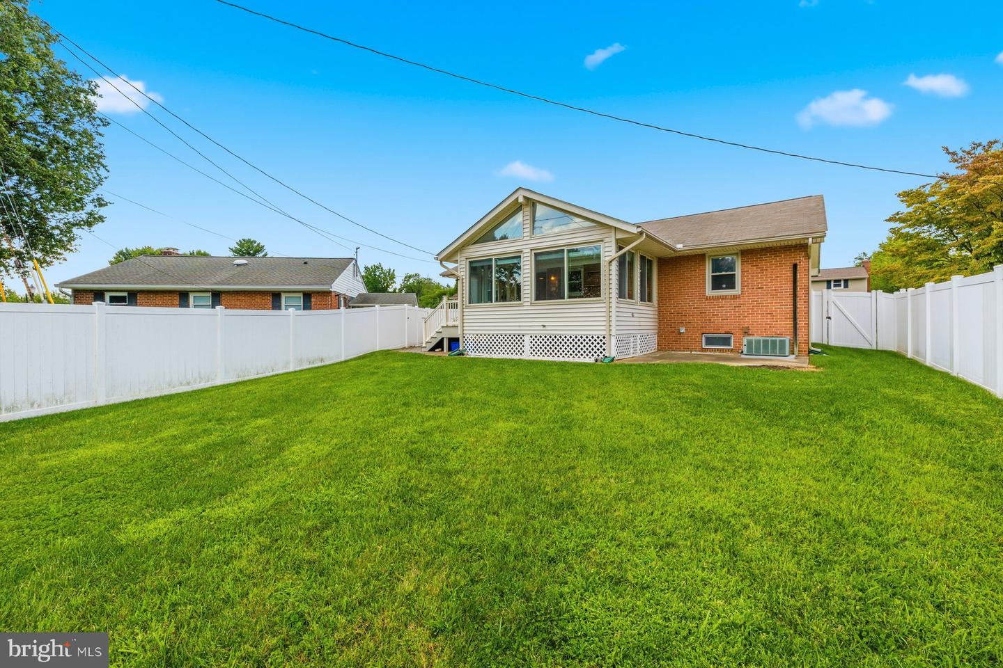 802 Young Pl Property Photo 5