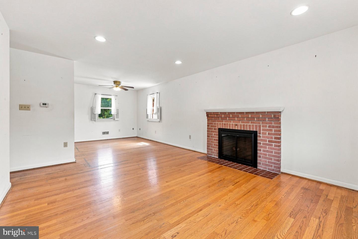 802 Young Pl Property Photo 6