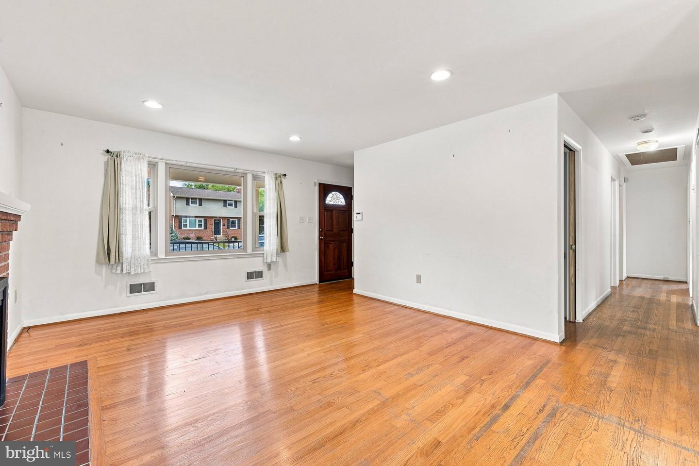 802 Young Pl Property Photo 8