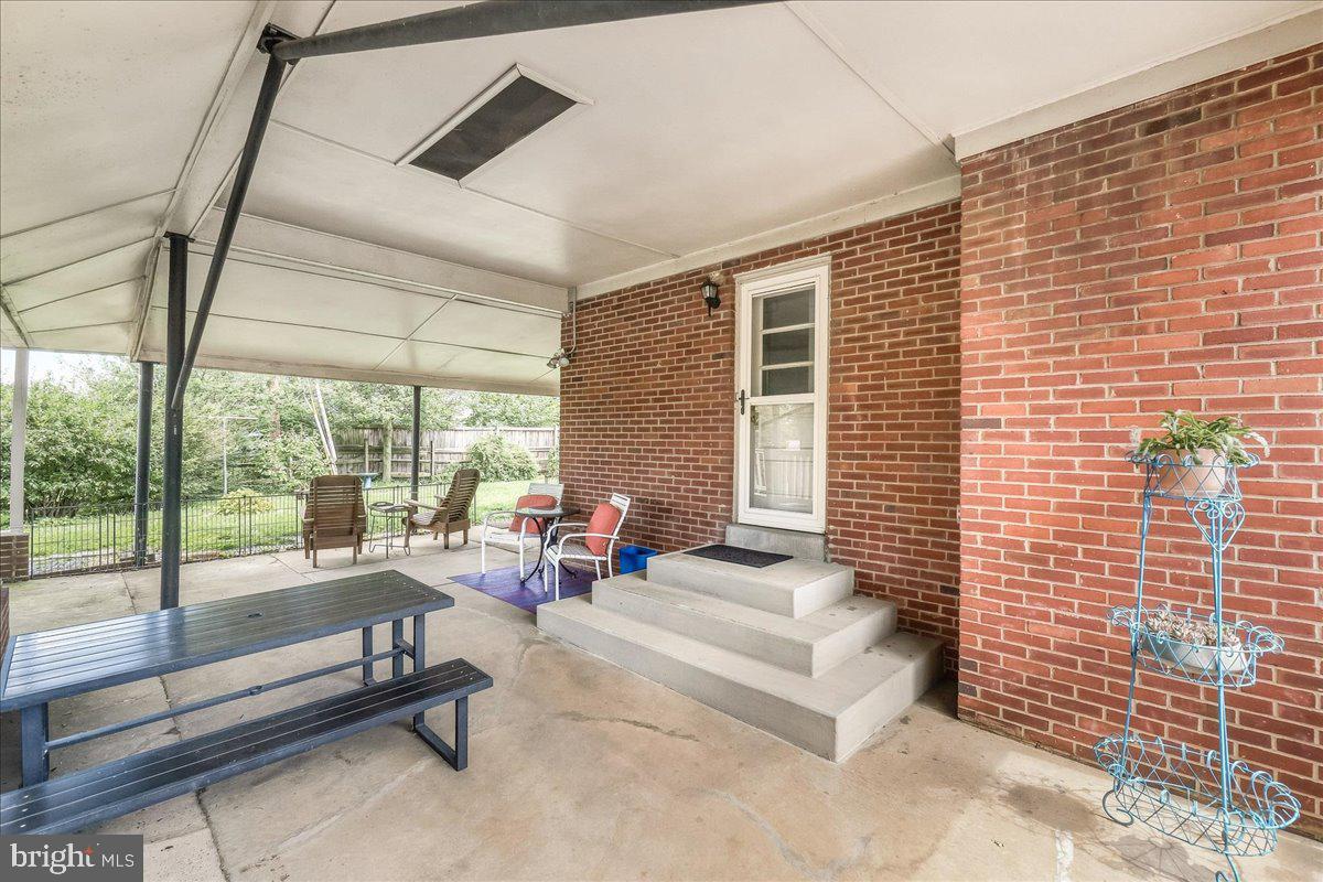 902 Pine Ave Property Photo 12