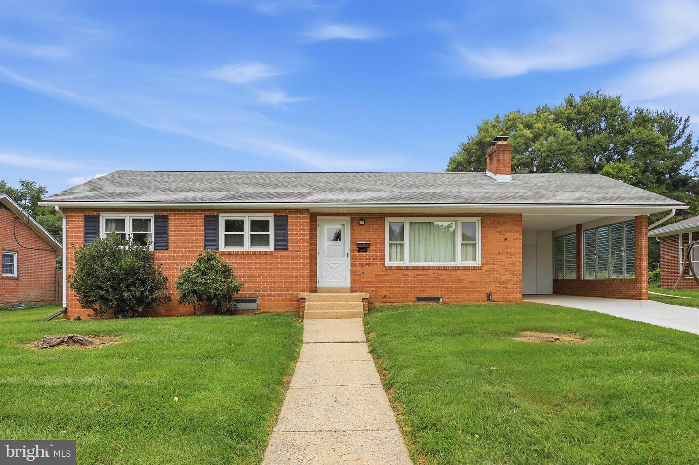 227 Wyngate Dr Property Photo 1