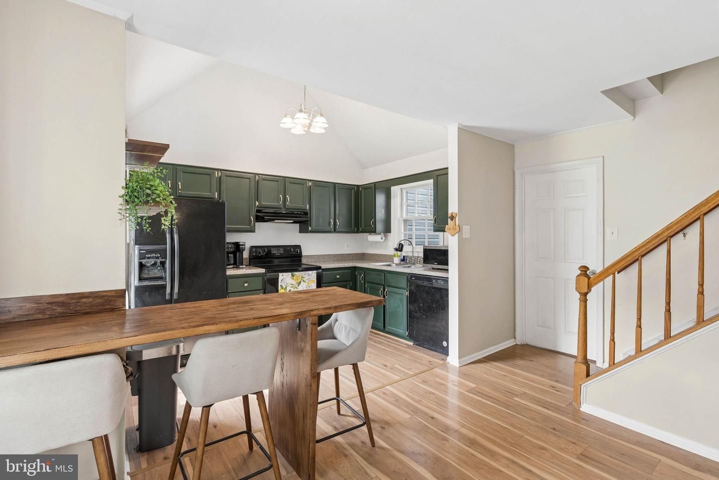 10808 Lake Square Property Photo 2