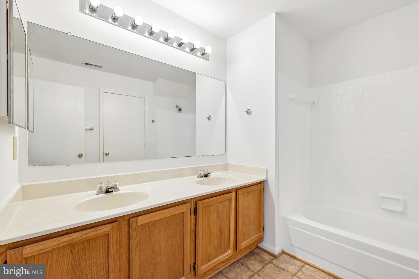 2639 Warren Way #1 8 Property Photo 6