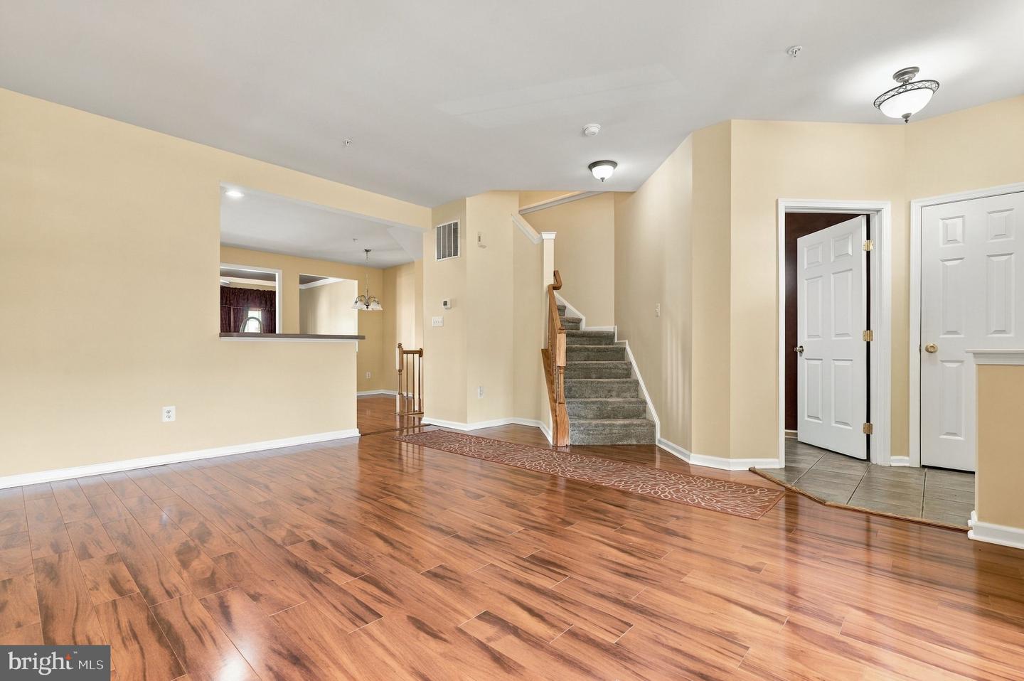 163 Fiona Way Property Photo 4