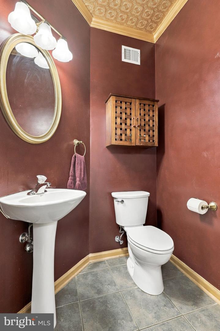 163 Fiona Way Property Photo 23