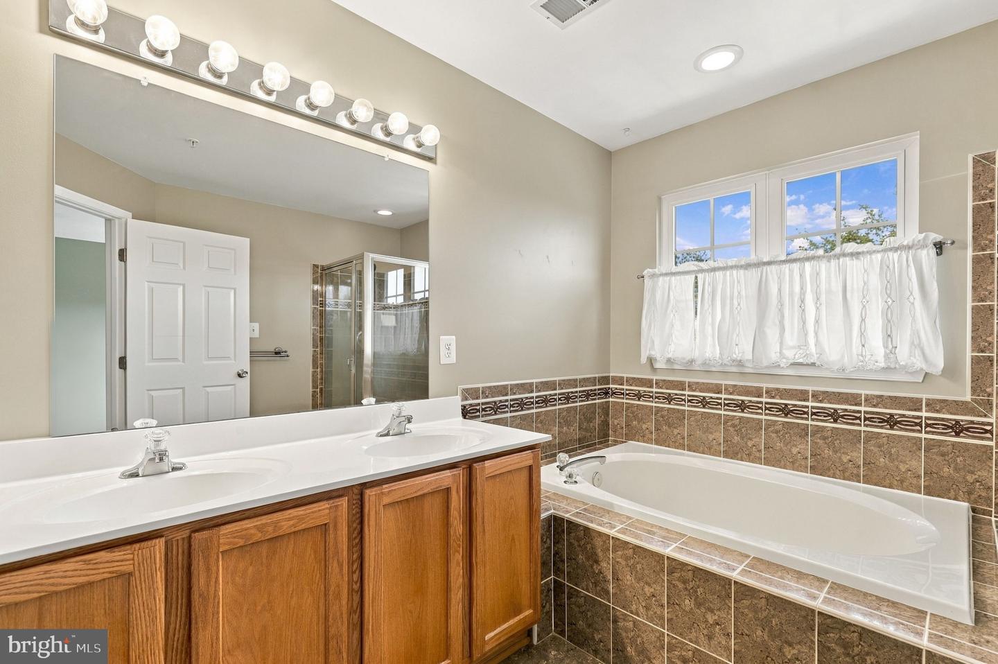 163 Fiona Way Property Photo 30