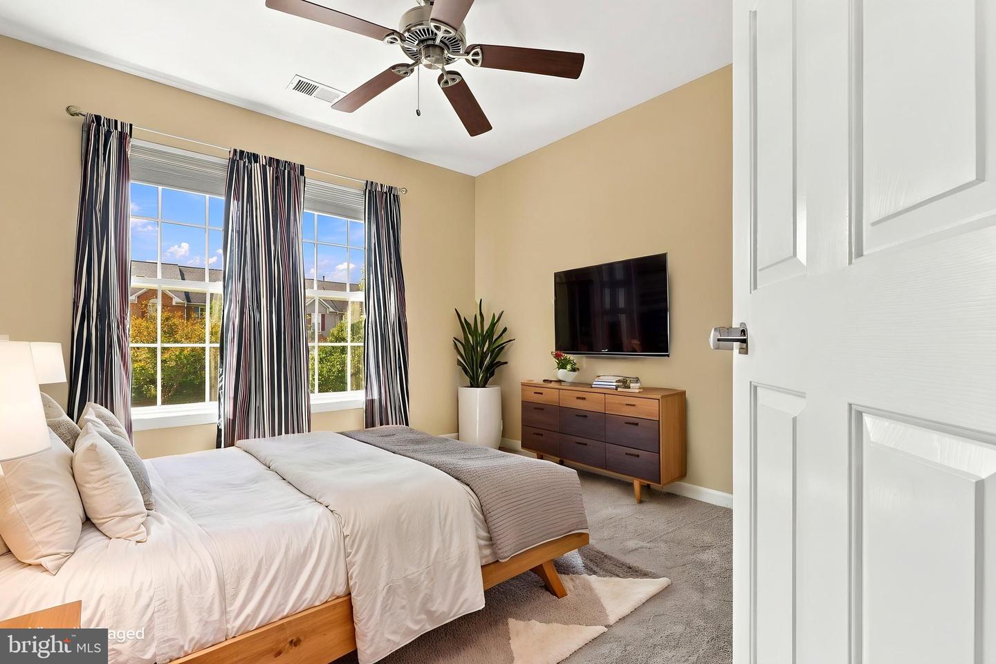 163 Fiona Way Property Photo 33