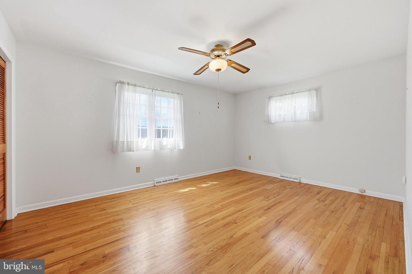 2 James St Property Photo 28