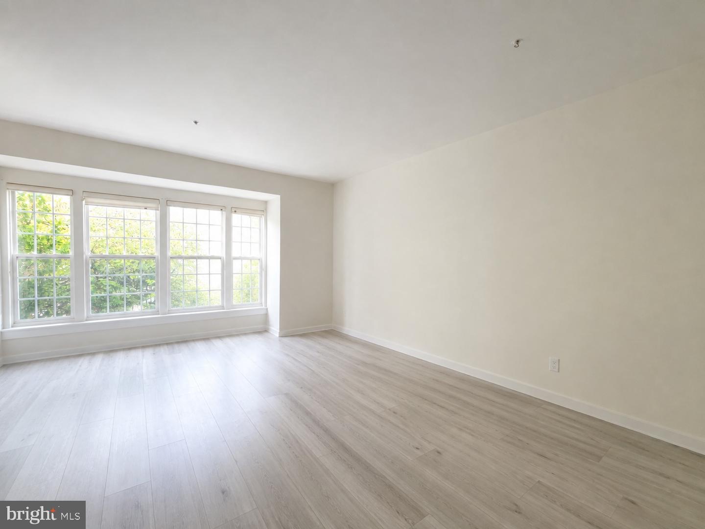 9426 Singleton Pl Property Photo 6