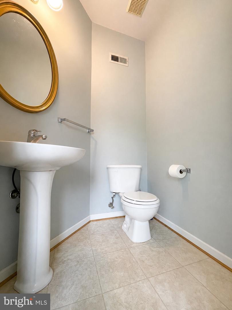 9426 Singleton Pl Property Photo 7