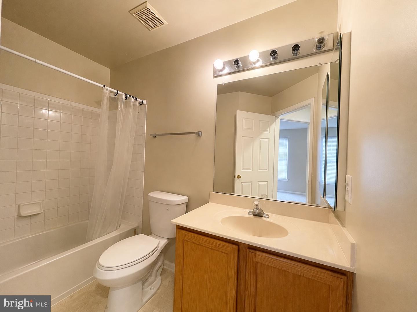 9426 Singleton Pl Property Photo 13