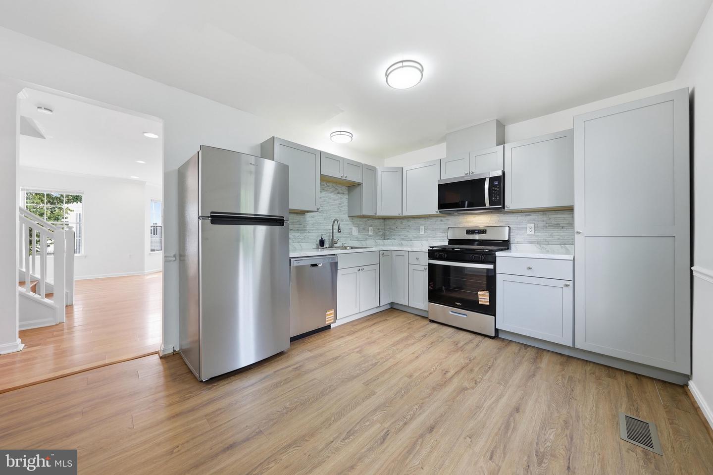 1333 Hampshire Dr #e Property Photo 13