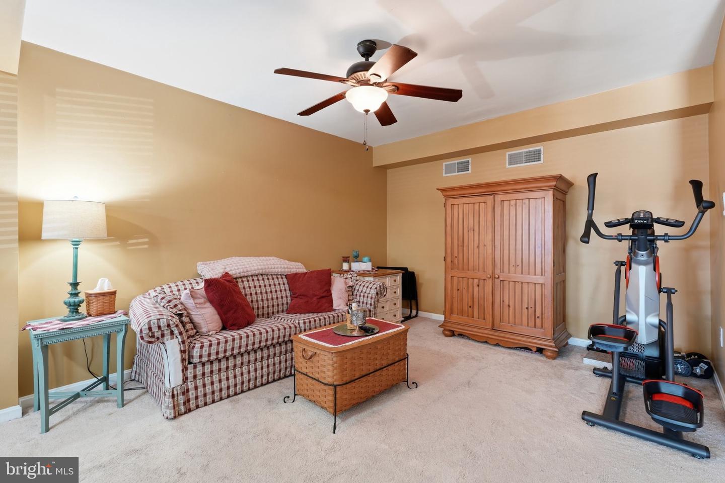 130 E Hammaker Property Photo 4