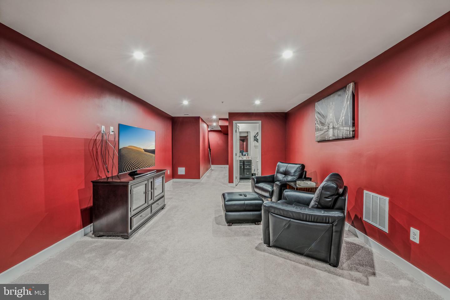 MDFR2088706 Property Photo 33