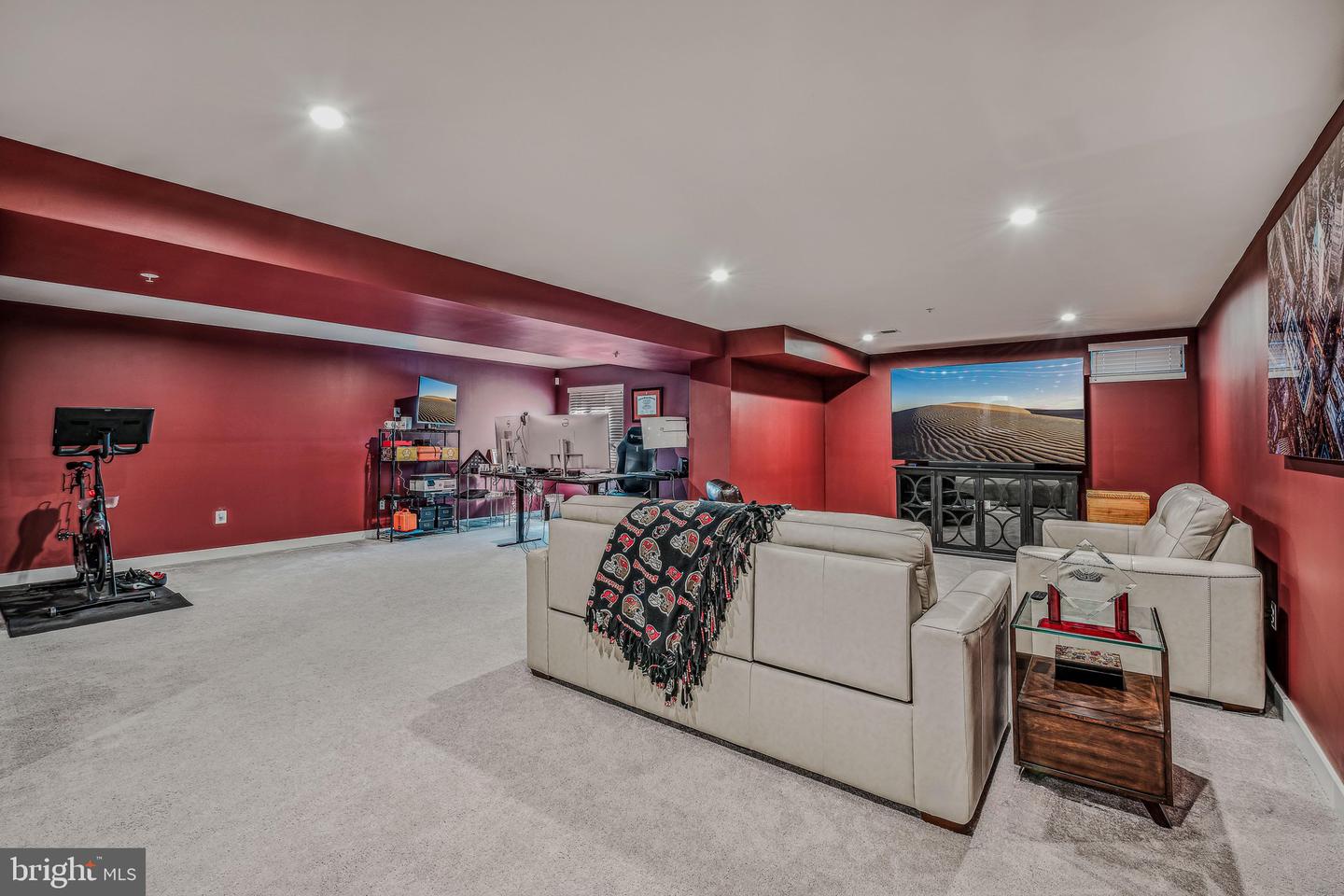 MDFR2088706 Property Photo 36