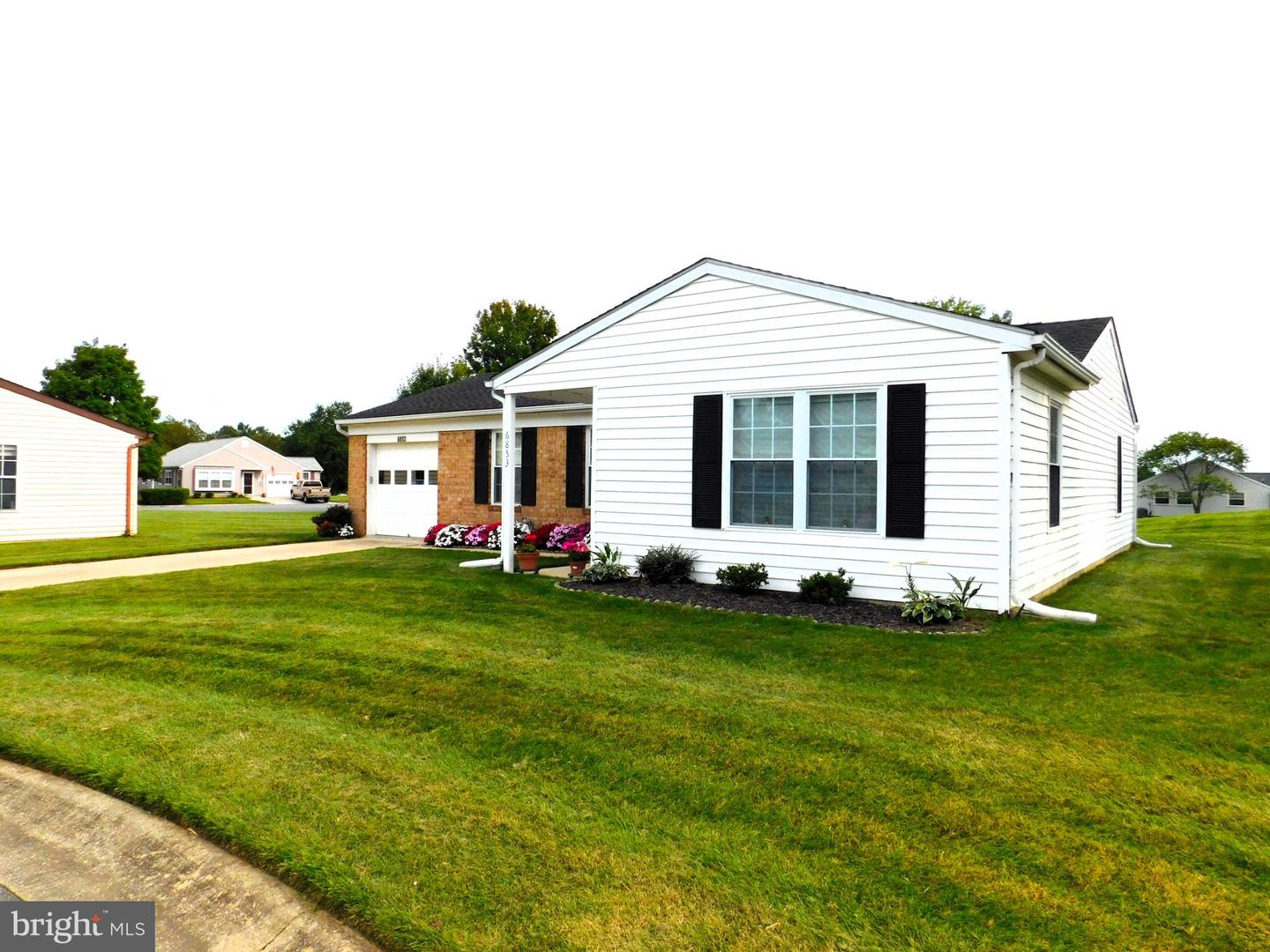 6853 Buckthorn Ct Property Photo 2