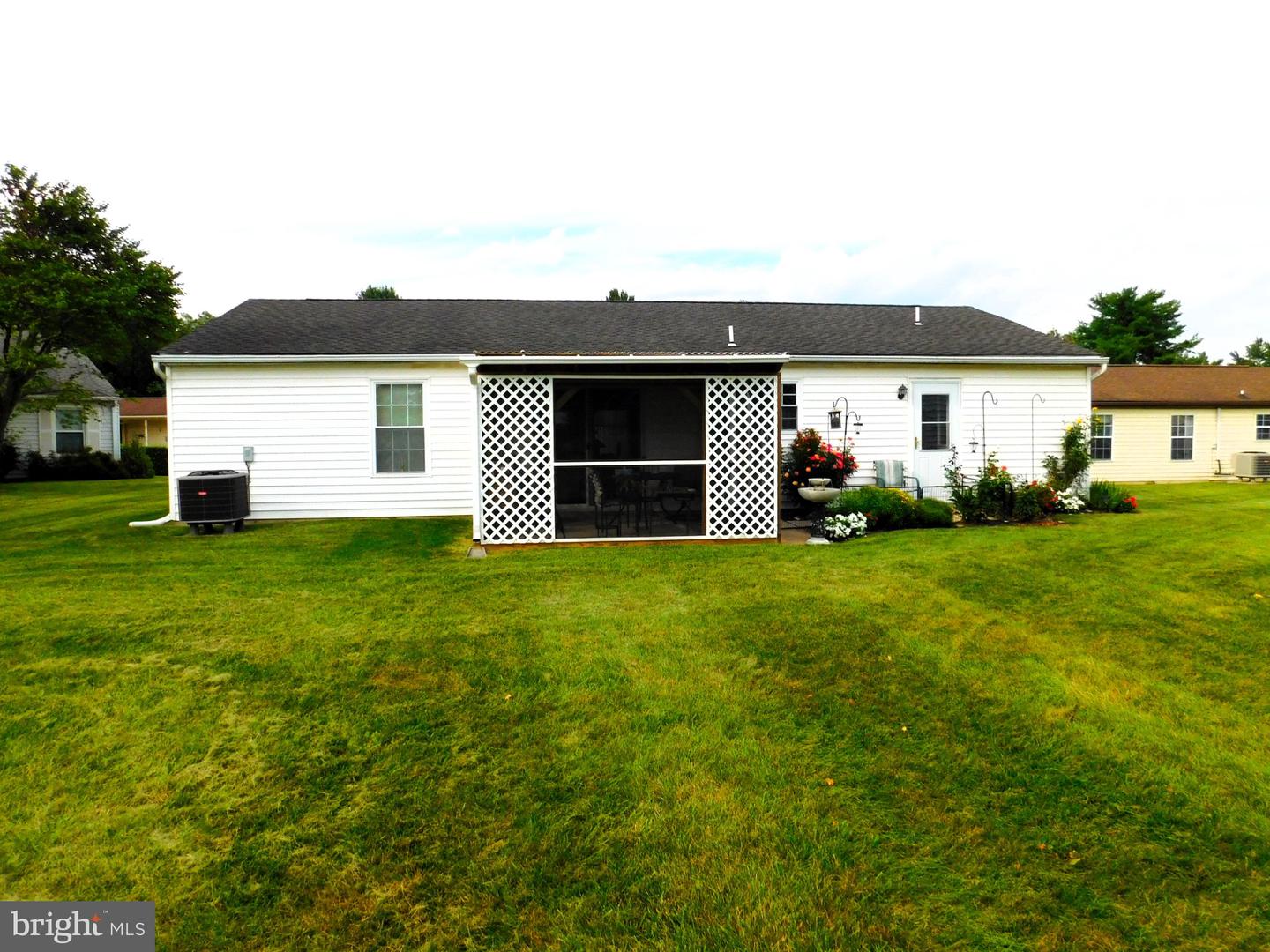6853 Buckthorn Ct Property Photo 5