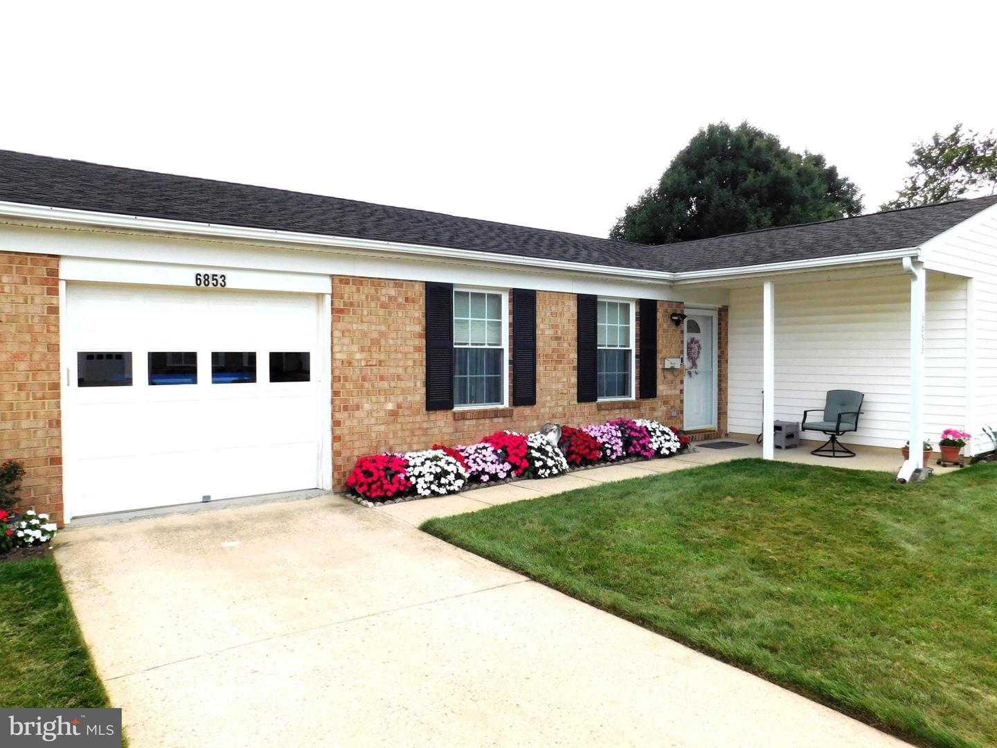 6853 Buckthorn Ct Property Photo 9