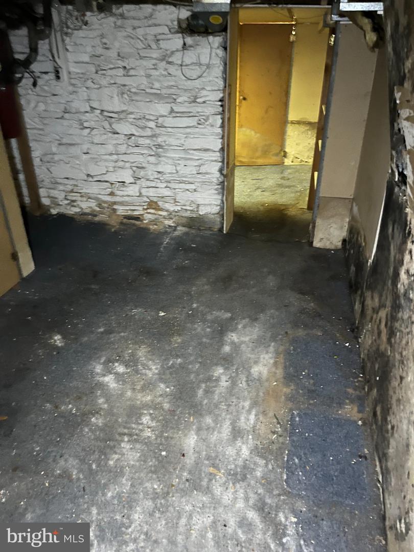 42 E 3rd St Property Photo 19
