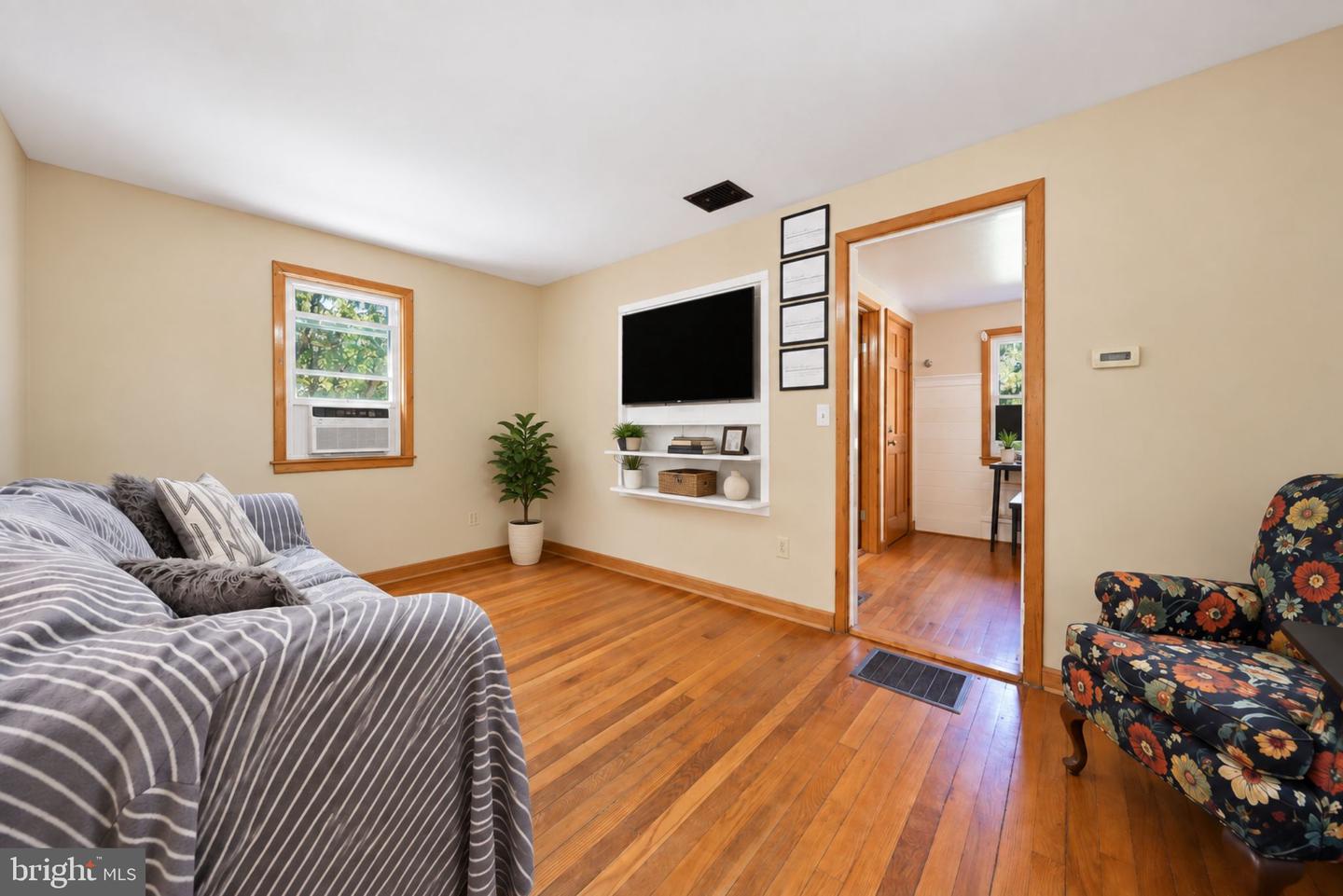 11124 Highland School Property Photo 2
