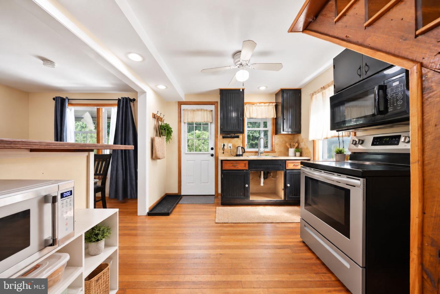 11124 Highland School Property Photo 3