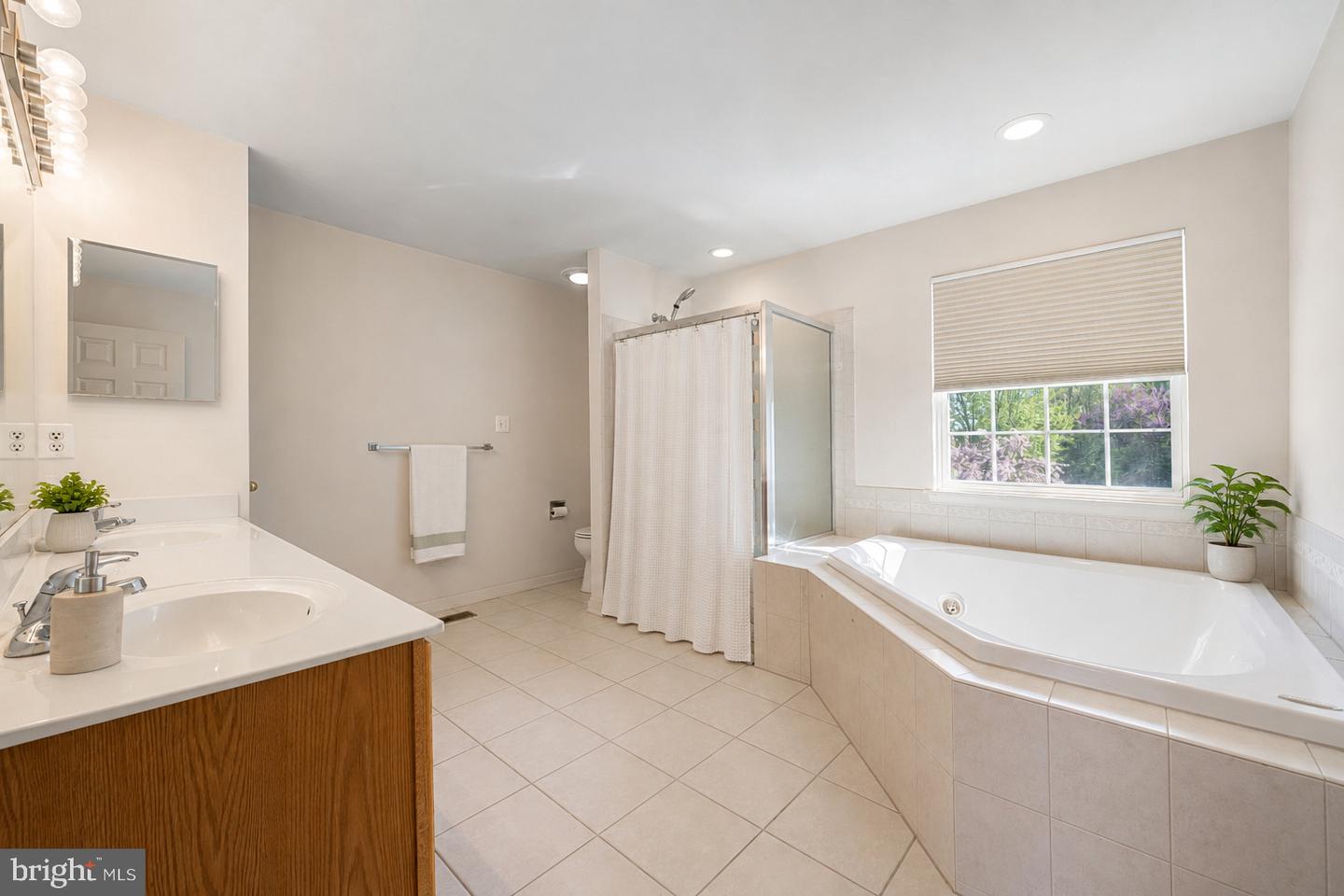 2231 W Greenleaf Dr Property Photo 41