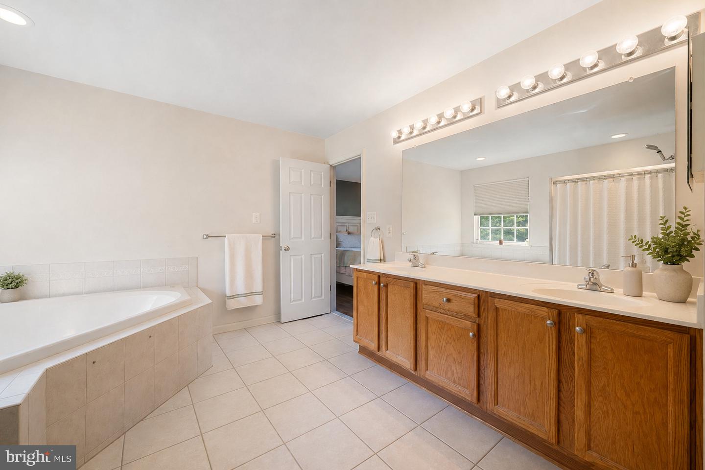 2231 W Greenleaf Dr Property Photo 42