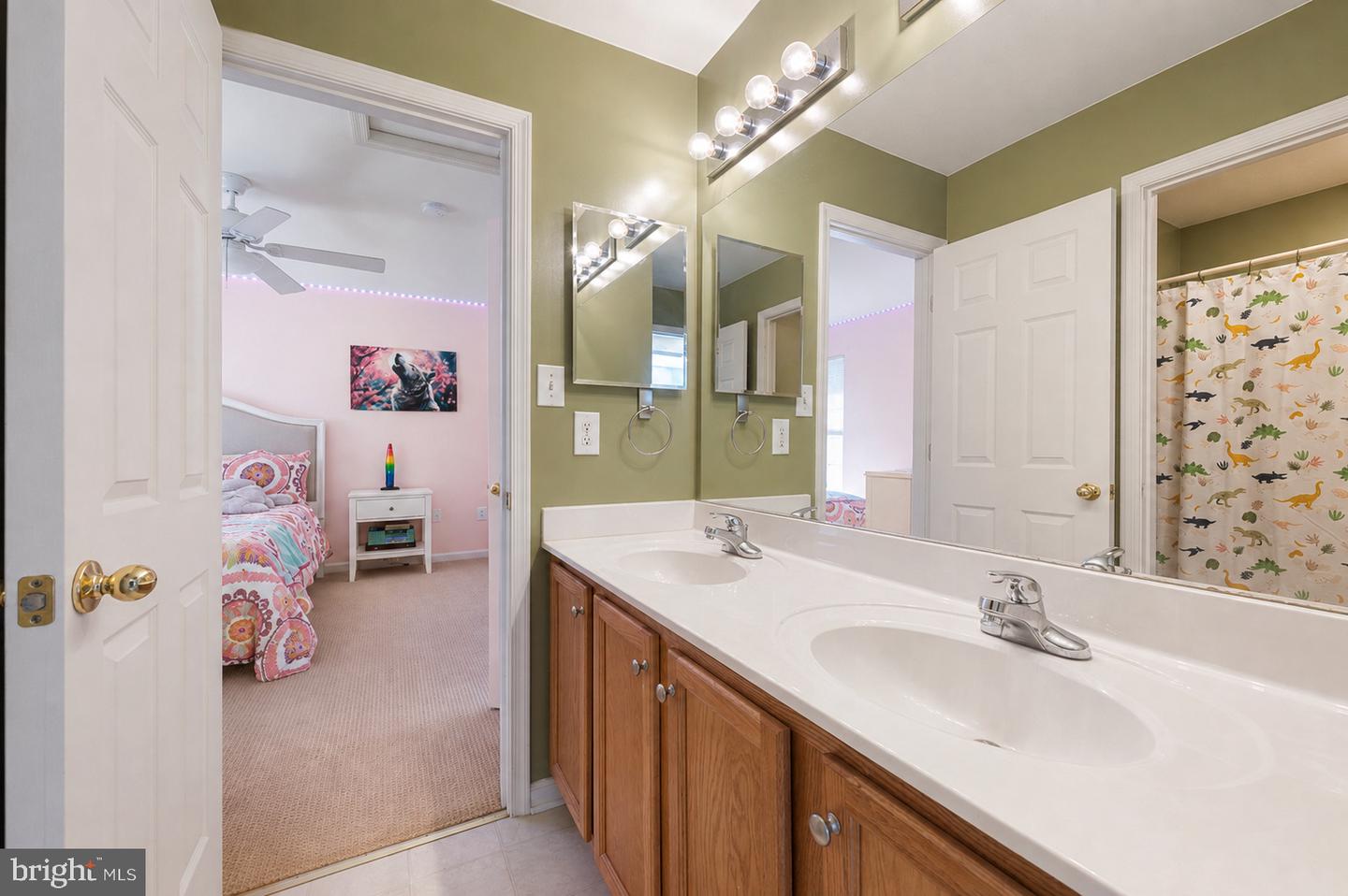 2231 W Greenleaf Dr Property Photo 48
