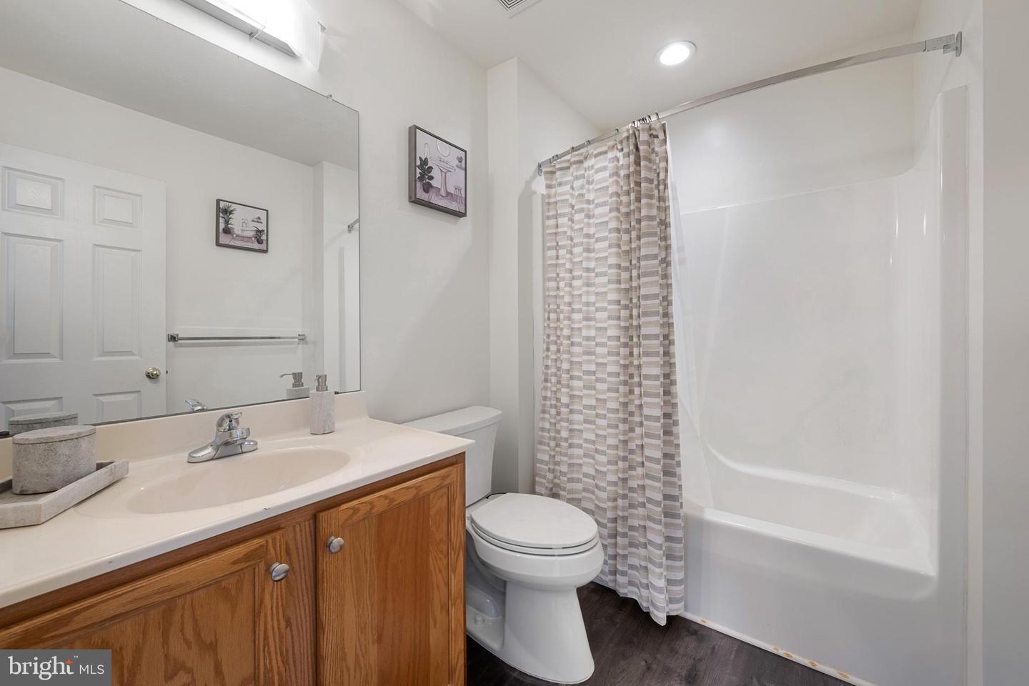 2231 W Greenleaf Dr Property Photo 50