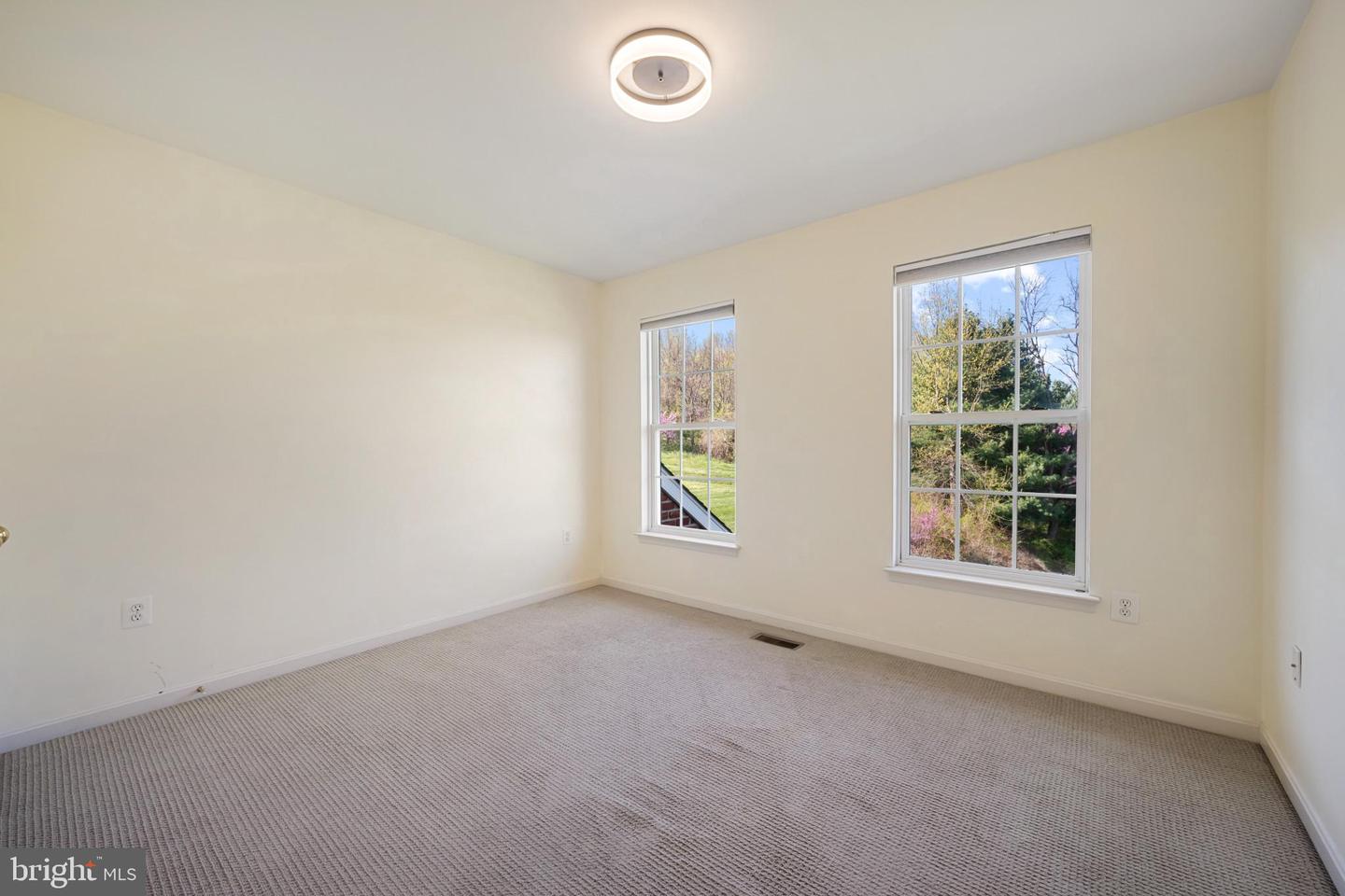 2231 W Greenleaf Dr Property Photo 51