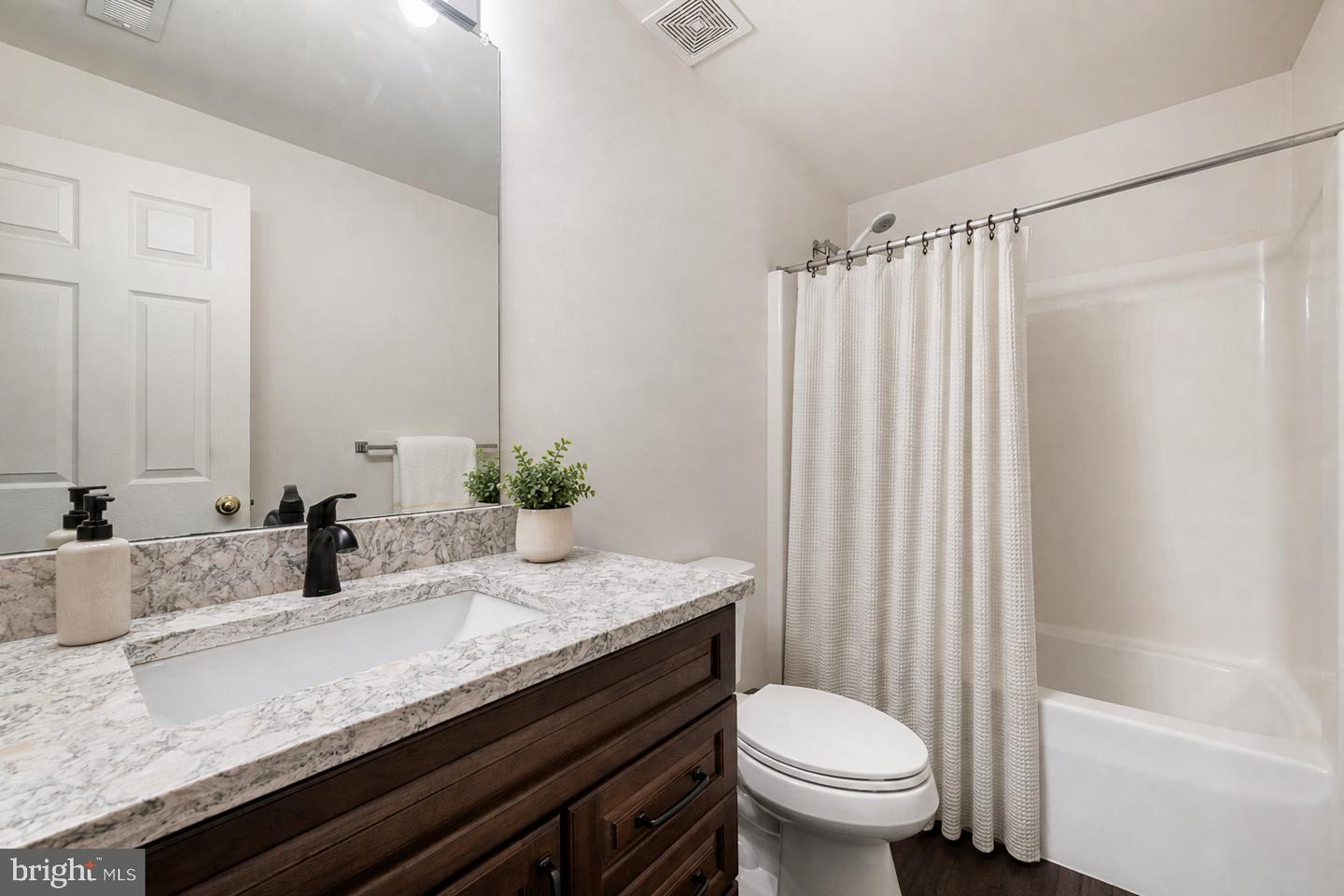 2231 W Greenleaf Dr Property Photo 54