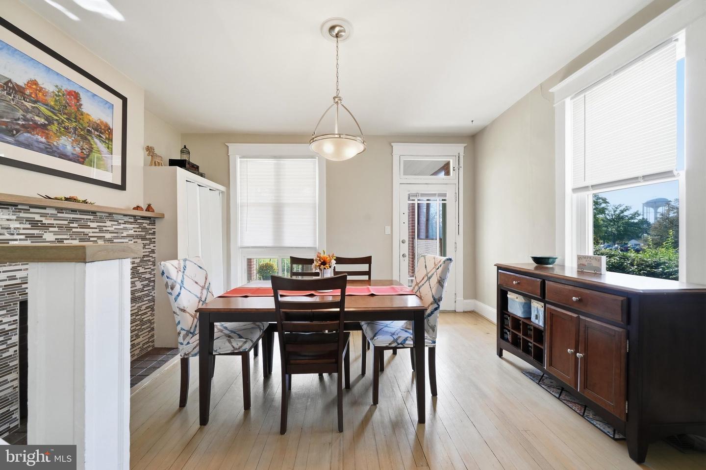 1013 N Market Property Photo 8
