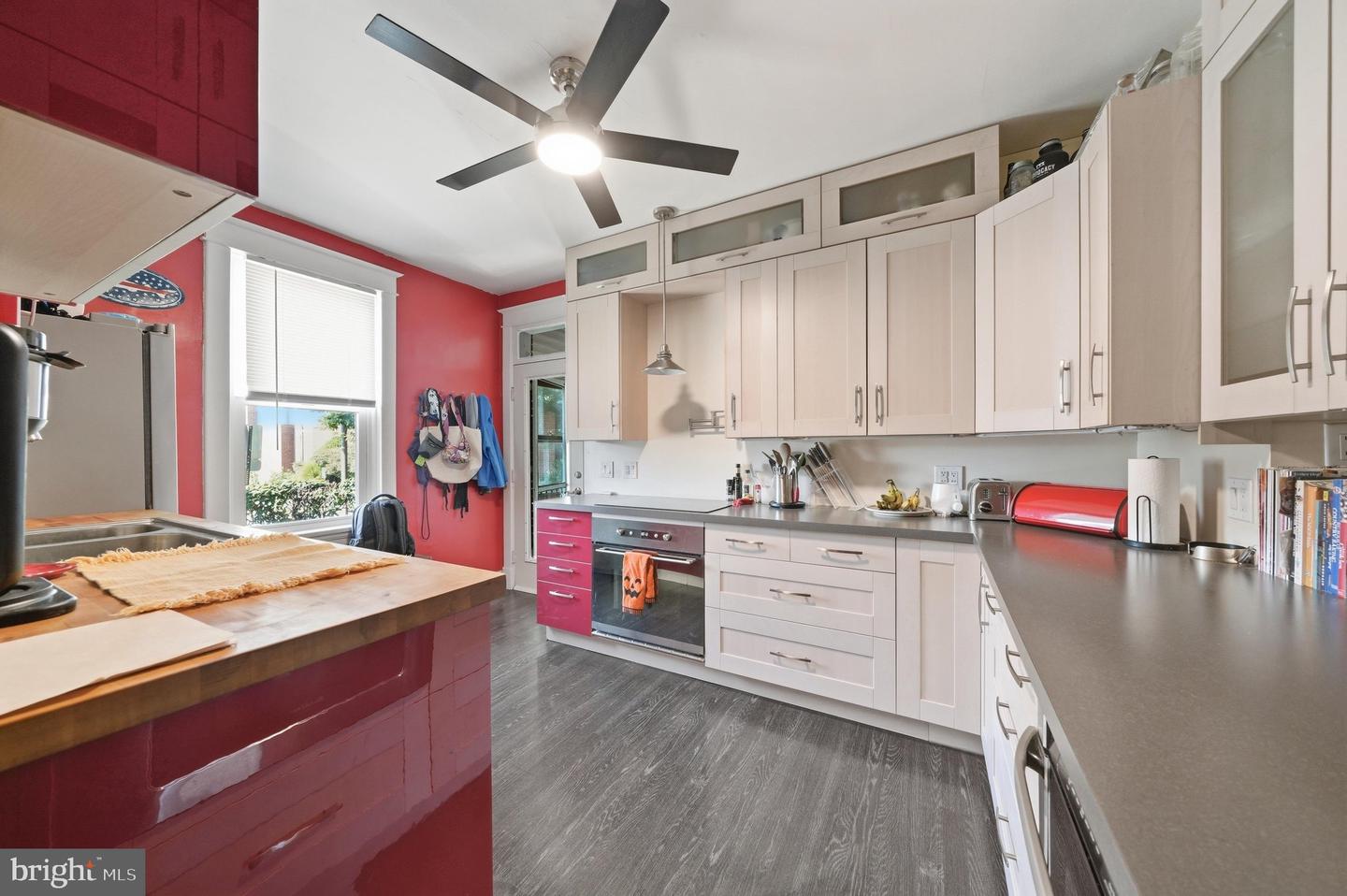 1013 N Market Property Photo 14