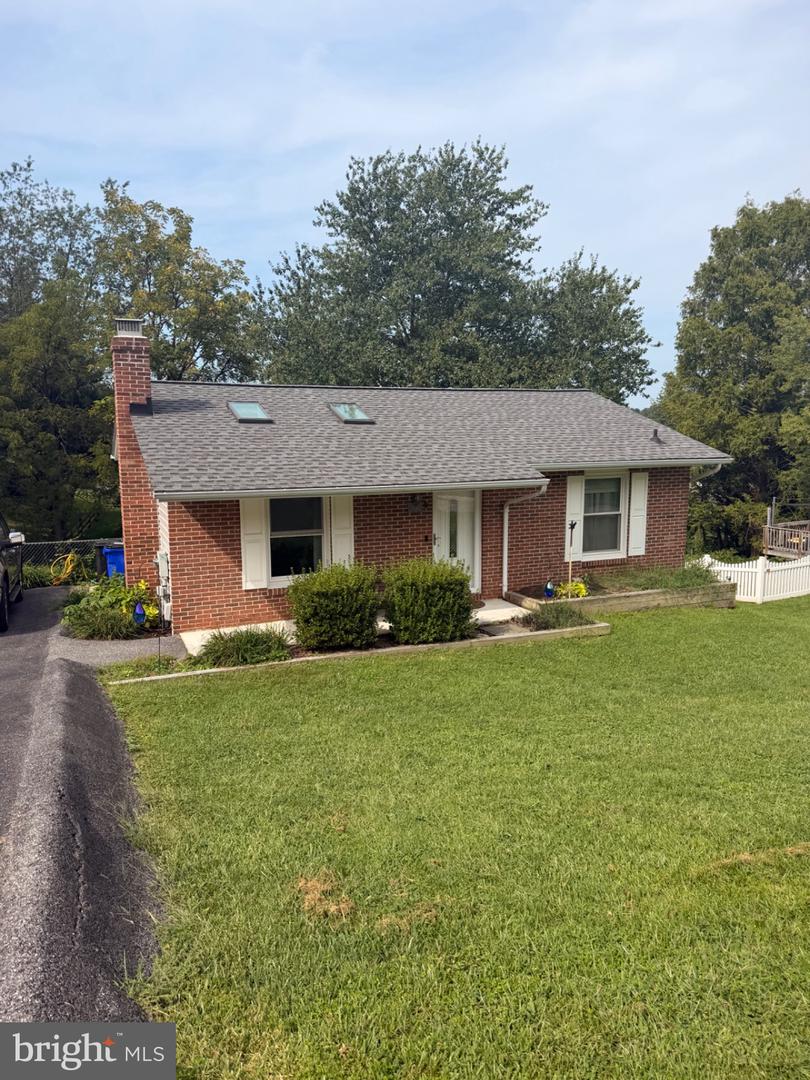 4 Donalds Ln Property Photo 1