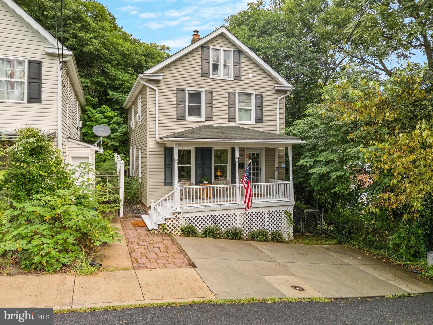 43 E C St Property Photo 1