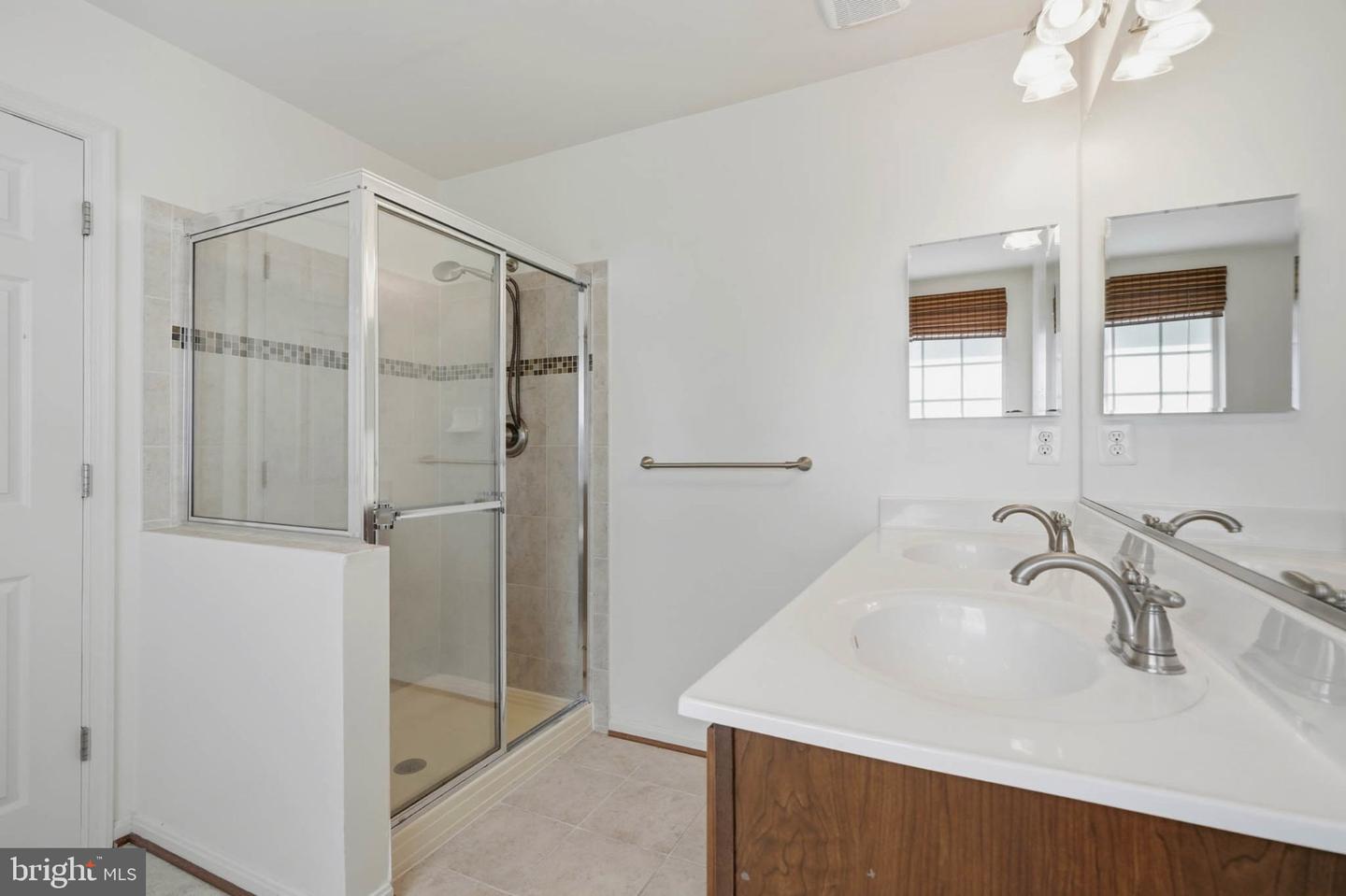 677 Tivoli Rd Property Photo 17