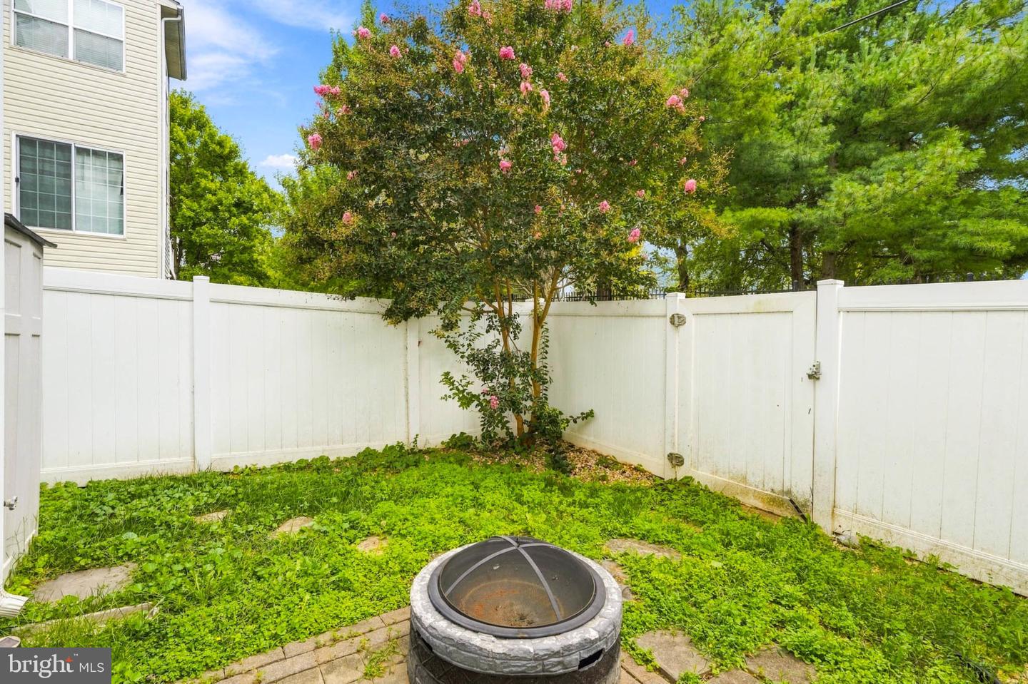 677 Tivoli Rd Property Photo 32