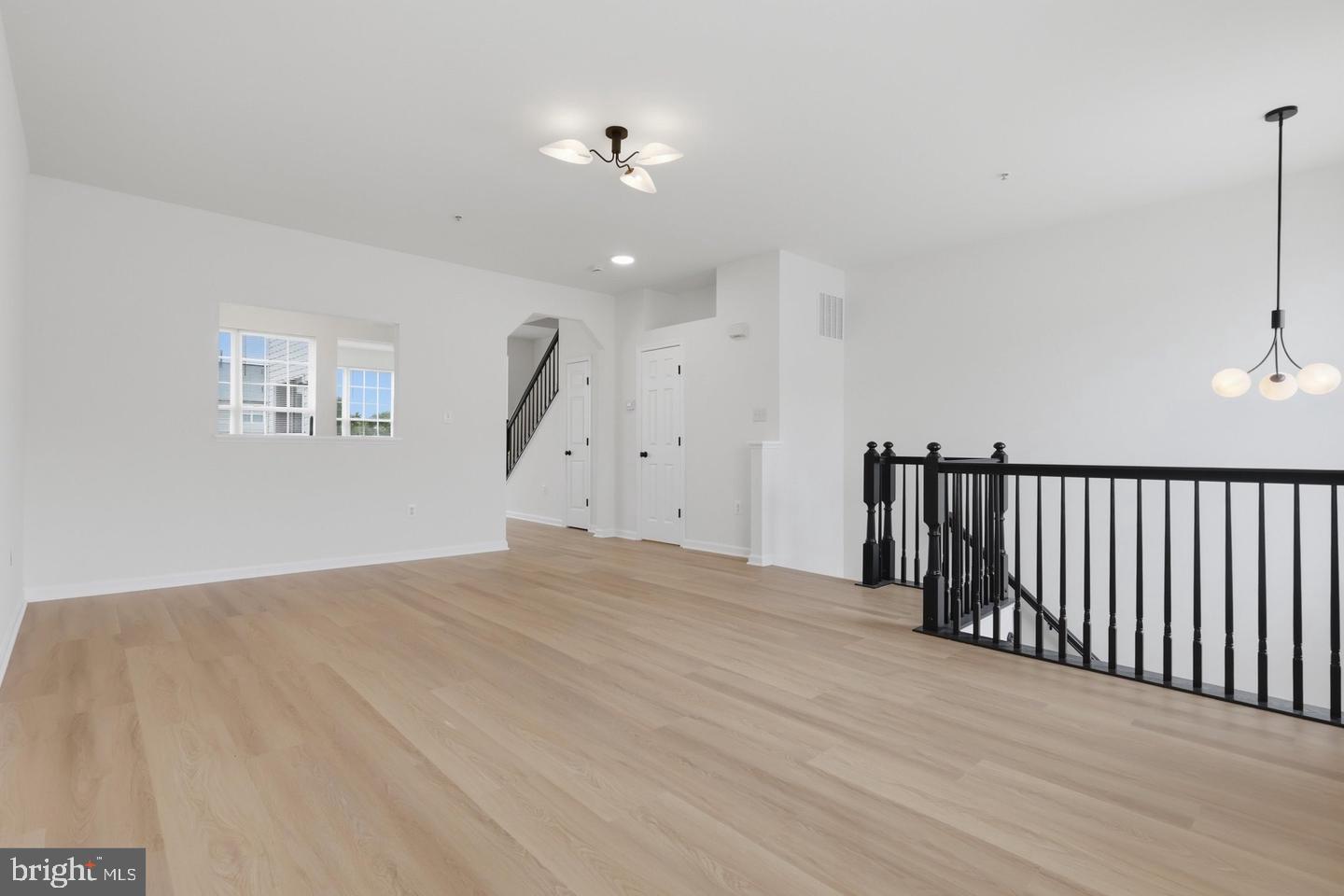 1904 Fieldstone Way Property Photo 3