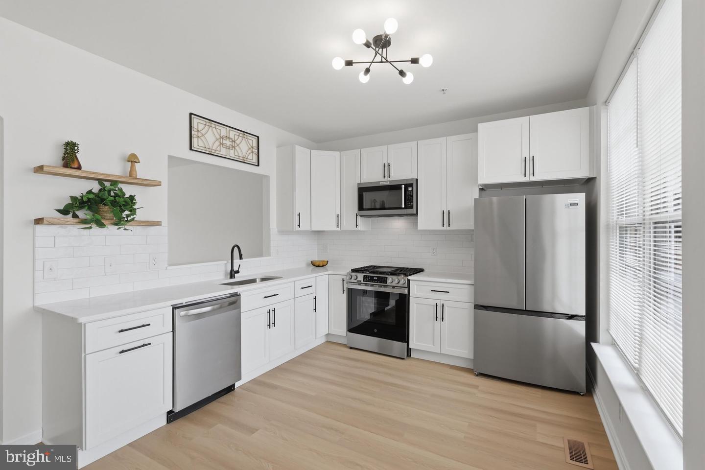 1904 Fieldstone Way Property Photo 6
