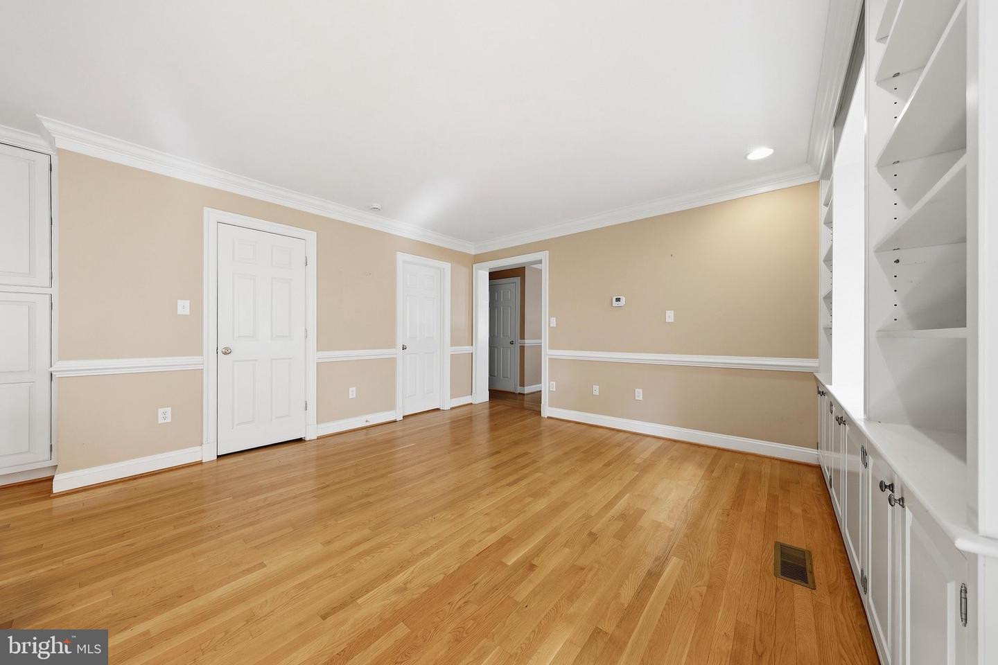 28 E 4th St Property Photo 9