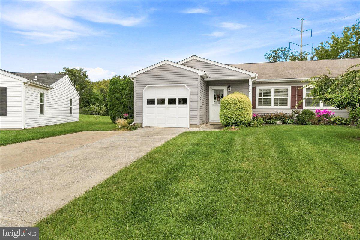 6879 SNOWBERRY CT Property Photo 1