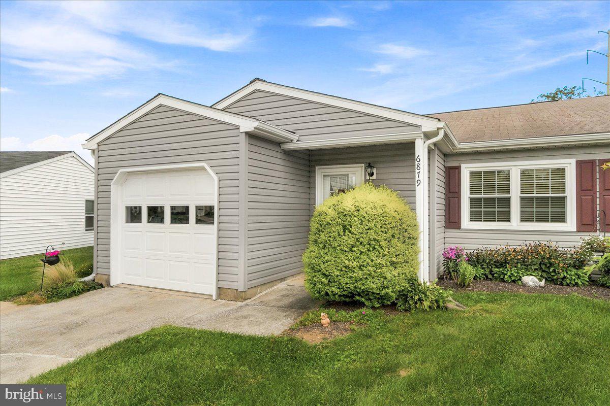 6879 Snowberry Ct Property Photo 3